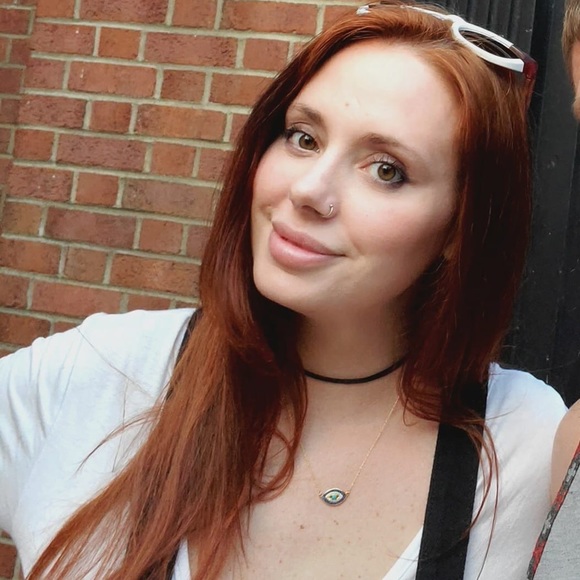 Meet your Posher, Lauren - Picture 2 of 2